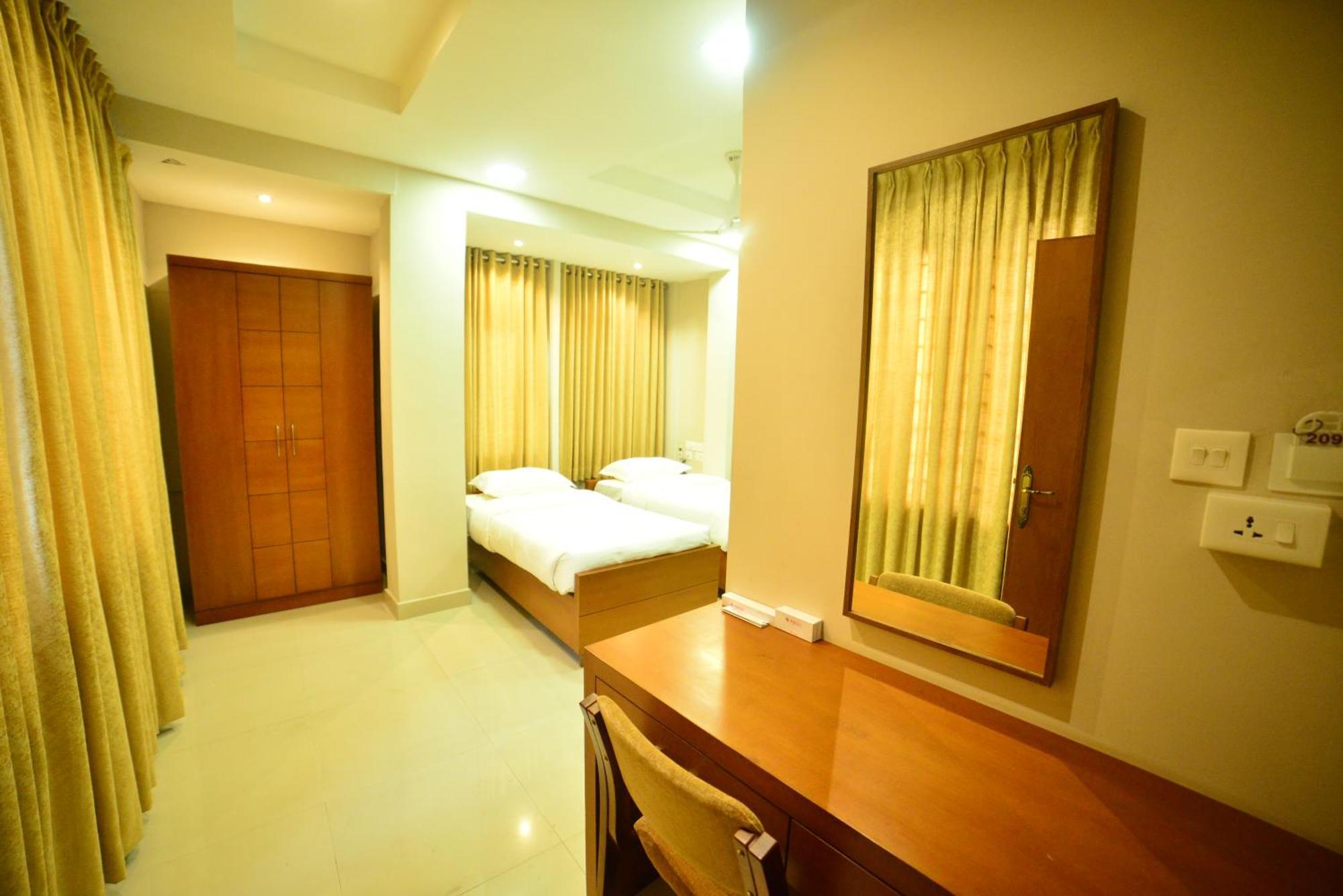 Hotel Priya Kottakkal Buitenkant foto