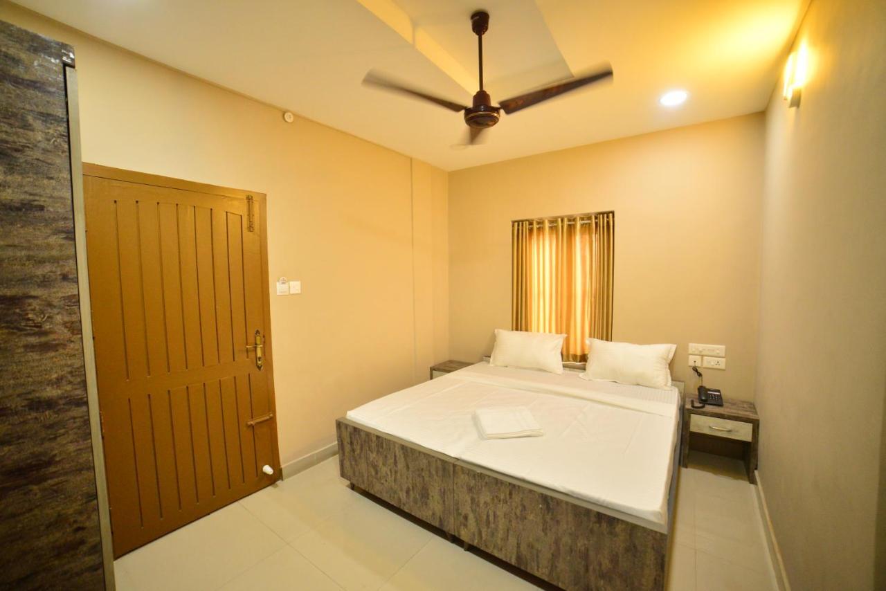 Hotel Priya Kottakkal Buitenkant foto