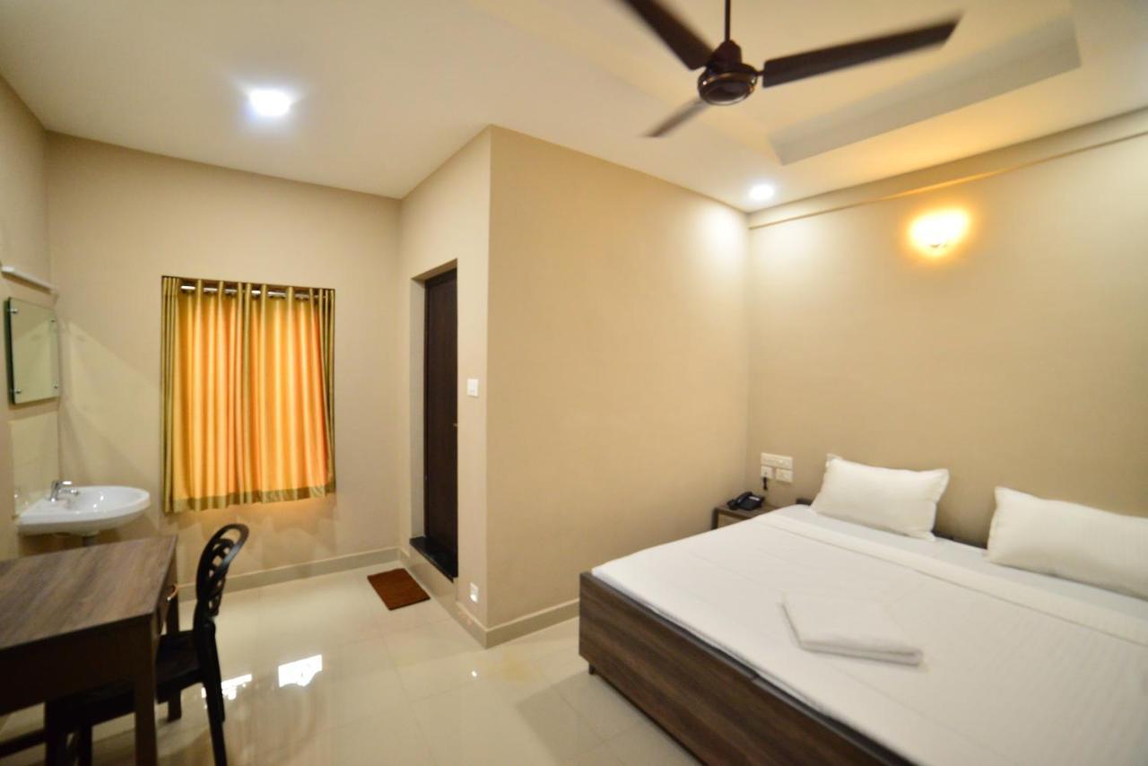 Hotel Priya Kottakkal Buitenkant foto