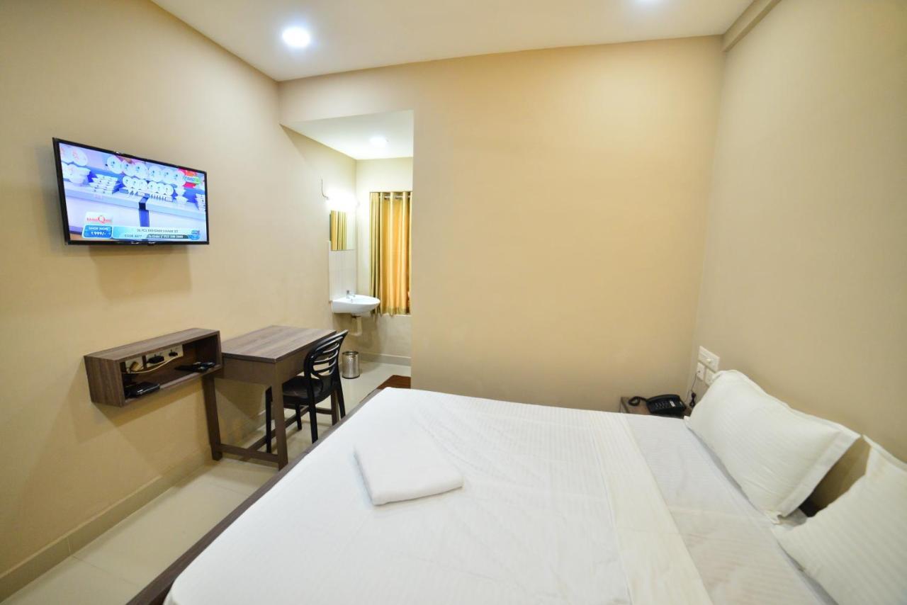 Hotel Priya Kottakkal Buitenkant foto