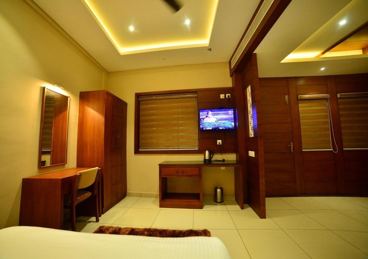 Hotel Priya Kottakkal Buitenkant foto