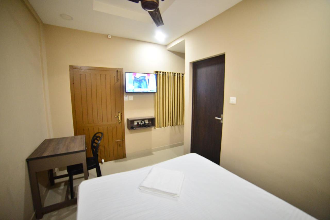 Hotel Priya Kottakkal Buitenkant foto