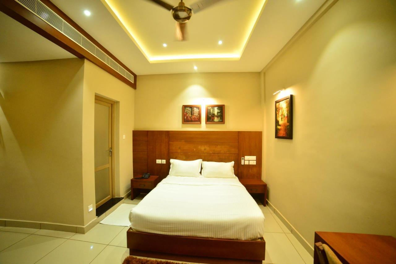 Hotel Priya Kottakkal Buitenkant foto