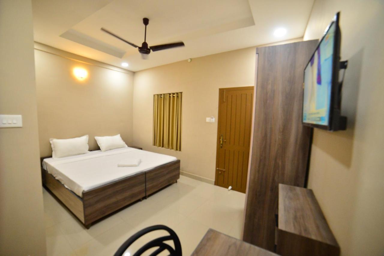Hotel Priya Kottakkal Buitenkant foto