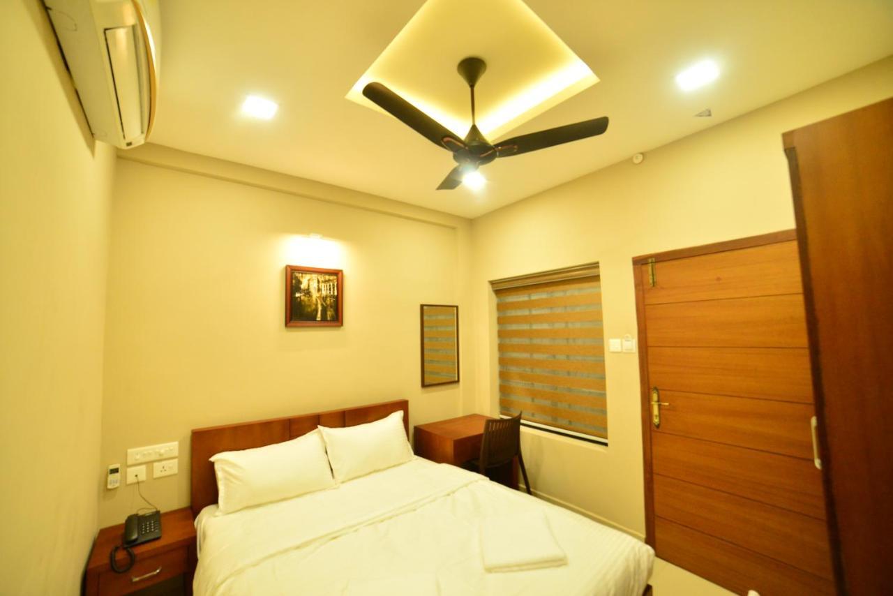 Hotel Priya Kottakkal Buitenkant foto