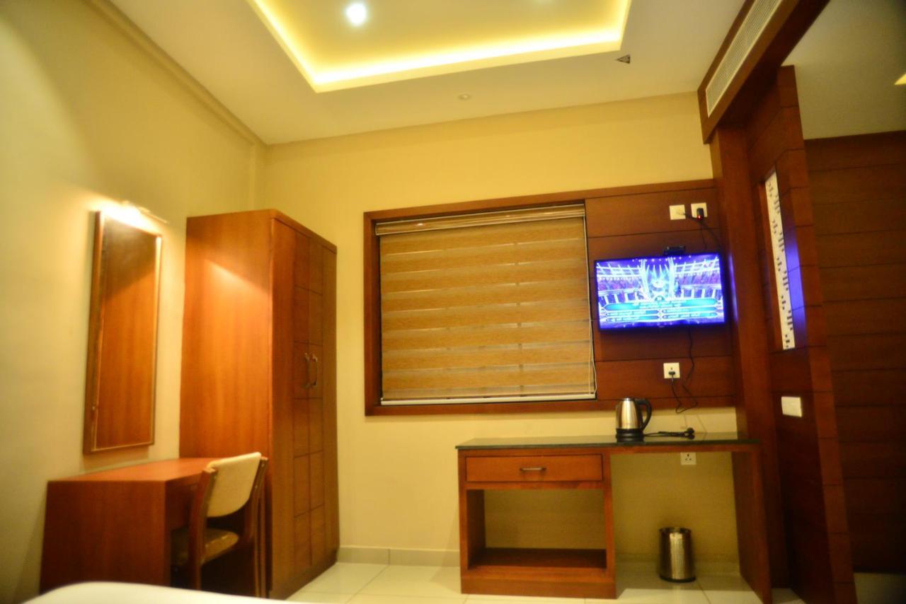 Hotel Priya Kottakkal Buitenkant foto
