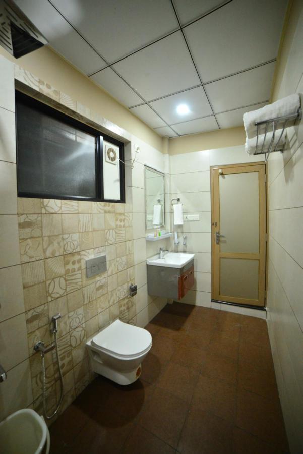 Hotel Priya Kottakkal Buitenkant foto