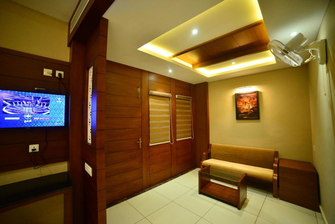 Hotel Priya Kottakkal Buitenkant foto