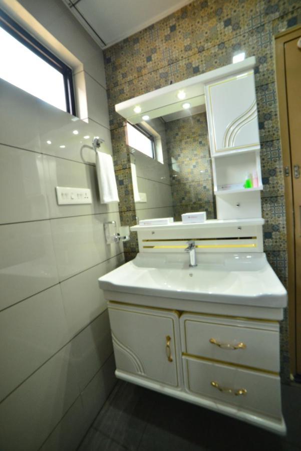 Hotel Priya Kottakkal Buitenkant foto